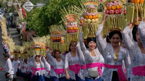 5 Tradisi Unik Hari Raya Galungan di Bali, Jadi Incaran Turis - GenPI.co