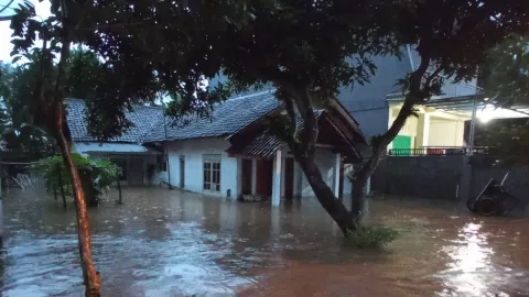 Banjir Bandang Jember, 200 Warga di 4 Kecamatan Mengungsi - GenPI.co