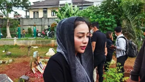 Berlinang Air Mata, Chintya Ramlan Terpukul Vanessa Telah Tiada - GenPI.co
