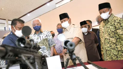 Didamping Prabowo, PM Malaysia Tertarik Produk Militer PT Pindad - GenPI.co