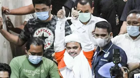 Habib Rizieq Bakal Bela Kasus Munarman, Ini Reaksi Aziz Yanuar - GenPI.co