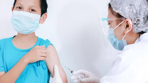 Ini Alasan Mengapa Vaksin Booster Diperlukan - GenPI.co