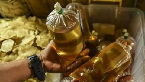 Minyak Goreng Rp 14.000 Per Liter Bakal Diproduksi, Kapan? - GenPI.co