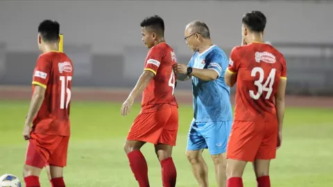 Elkan Baggott Absen Bela Timnas Indonesia, Vietnam Latihan Santai - GenPI.co