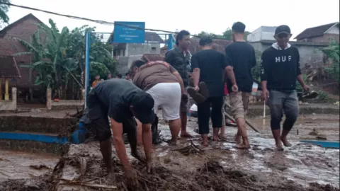 Banjir Terjang Garut, Satu Rumah Hanyut dan 20 KK Mengungsi - GenPI.co