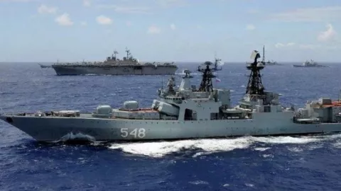 Kapal Perang Gahar Rusia Masuk Indonesia, TNI Pasang Kuda-kuda - GenPI.co