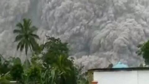 BNPB: Korban Meninggal Bertambah Akibat Erupsi Gunung Semeru - GenPI.co