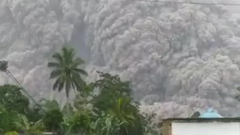 Warga Lereng Gunung Semeru Diungsikan, Awan Panas Meluncur 11 Km - GenPI.co