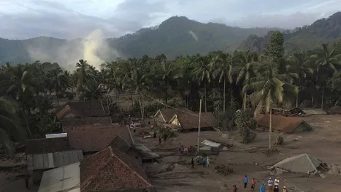 Letusan Gunung Semeru, 13 Orang Meninggal, Puluhan Warga Hilang - GenPI.co