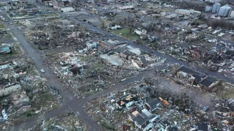 5 Negara Bagian AS Porak-poranda Dihantam Tornado - GenPI.co