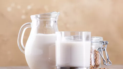 Minum Susu Selama Puasa Ramadan Bisa Penuhi Gizi, Kata Ahli Gizi - GenPI.co