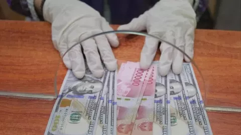Rupiah Loyo, Dolar AS Pukul Mata Uang Kawasan Asia - GenPI.co