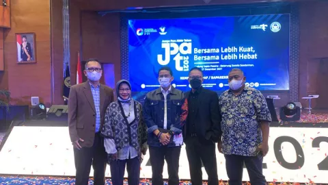 Berpantun, Auri Jaya Ajak Sandiaga Uno Sukseskan HPN 2022 - GenPI.co