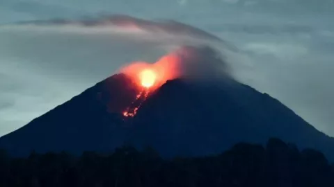 Indonesia Mengalami 150 Erupsi dari 38 Gunung Api - GenPI.co