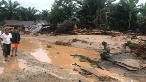 Indonesia Dikepung Banjir pada Perayaan Malam Tahun Baru 2022 - GenPI.co