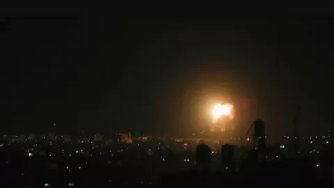 Helikopter Israel Membombardir Gaza, Hamas Melawan dengan Sengit - GenPI.co