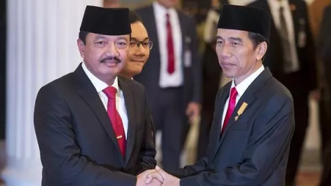 IPW Bongkar Catatan Kepala BIN, Jokowi Ketiban Durian Runtuh - GenPI.co