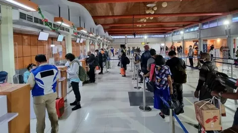 Covid-19 Melandai, Penumpang Bandara Pattimura Naik 20 Persen - GenPI.co