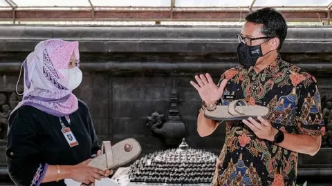 Upanat, Sandal Khusus Naik Candi Borobudur Bakal Diproduksi - GenPI.co