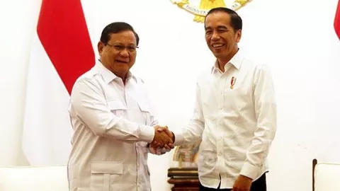 Prabowo-Jokowi Maju Pilpres 2024, Qodari: Tak Ada Larangan - GenPI.co