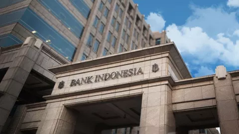 Gubernur Bank Indonesia Sampaikan Kabar Gembira, Semua Warga Boleh Tersenyum - GenPI.co