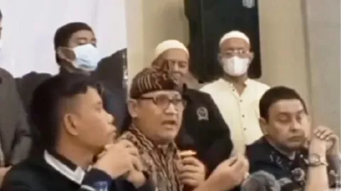 Edy Mulyadi Langsung Ditahan Polri, PB SEMMI Ungkap Azam Khan - GenPI.co