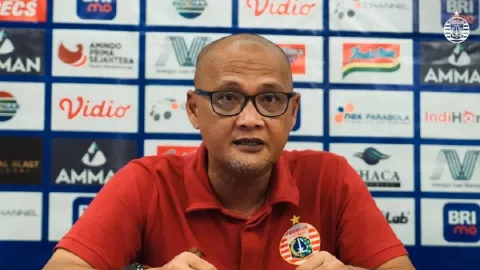 Pelatih Persija Jakarta Mendadak Minta Maaf ke Suporter, Bijak! - GenPI.co