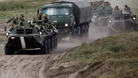 Tank Rusia Mundur dari Perbatasan Ukraina, Kubu Barat Tetap Cemas - GenPI.co