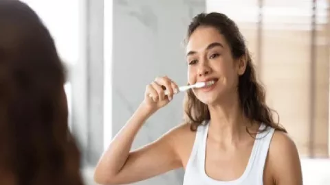 5 Alasan Mengapa Menyikat Gigi Sebelum Tidur Penting, Simak! - GenPI.co