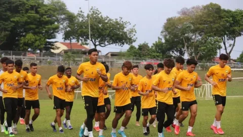 Dikalahkan Laos, Fans Malaysia: Untung Tak Lawan Timnas Indonesia - GenPI.co