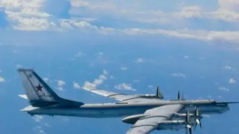 Pesawat Pengebom Rusia Bikin Tegang, Jet Tempur Inggris Bergerak - GenPI.co