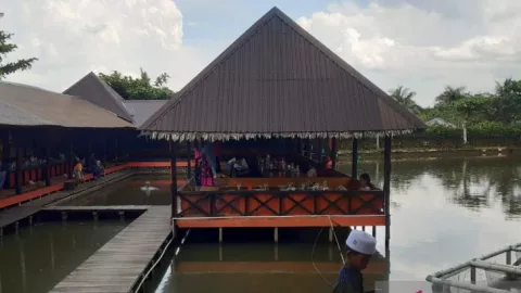 Menikmati Pemancingan Cekdam yang Jadi Destinasi Wisata Lokal - GenPI.co