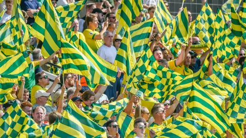 Banjir Gol di Carrow Road, Norwich Bantai Manchester City - GenPI.co