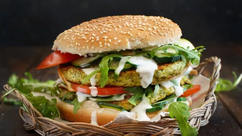 Resep Burger Gandum dengan Tumis Jamur, Cocok untuk Vegetarian - GenPI.co