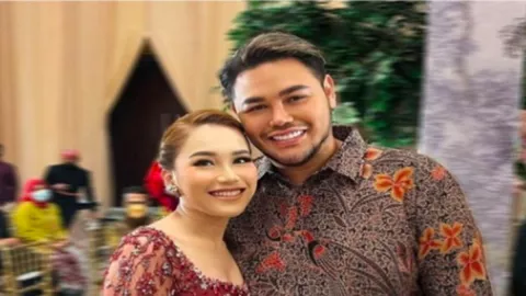 Segini Isi Amplop Igun untuk Pernikahan Adik Ayu Ting Ting, Wow! - GenPI.co