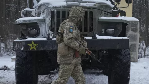 Pasukan Ukraina Pakai Peluru Lemak Babi, Mematikan! - GenPI.co