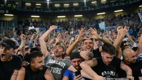 Lazio Dibantai Habis-habisan, Kalah Telak 1-4 dari Napoli - GenPI.co