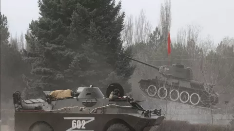Terkuak Sudah Arti Huruf Z di Kendaraan Militer Rusia di Ukraina - GenPI.co