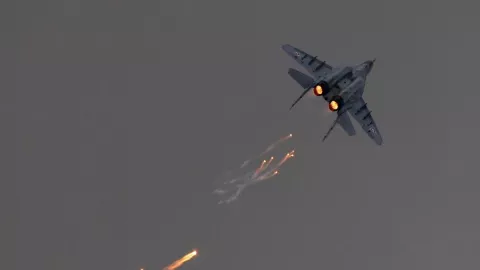 NATO Terlalu Takut, Bantuan Jet Tempur ke Ukraina pun Batal - GenPI.co