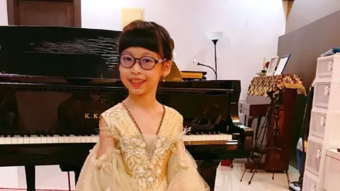 Raih Peringkat 3 Lomba Piano, Zoey Sempat Syok & Tak Menyangka - GenPI.co