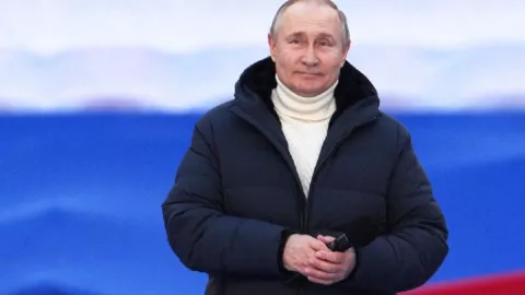 Vladimir Putin: Pemimpin Barat Terlihat Menjijikkan Jika Topless - GenPI.co