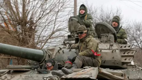 Tentara Rusia Makan Kue dari Warga Ukraina, Tewas Seketika! - GenPI.co