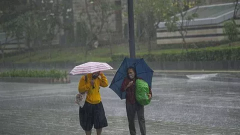Warga Harap Waspada, BMKG Beri Warning Cuaca Buruk Hari ini - GenPI.co