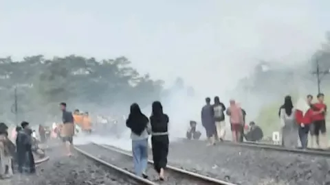 Masyarakat Beraktivitas di Rel Kereta Api Bisa Dipidana, Kata KAI - GenPI.co