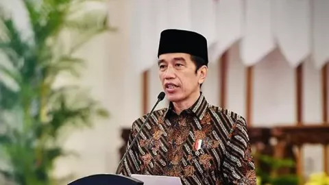 Jokowi Pertahankan Menteri Nggak Becus, Kata Sekjen Kornas-Jokowi - GenPI.co