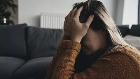 Peneliti Ungkap Depresi Bisa Menular - GenPI.co