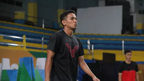 Jelang Lawan Kento Momota, Kekalahan Chico Dikorek Badminton Asia - GenPI.co