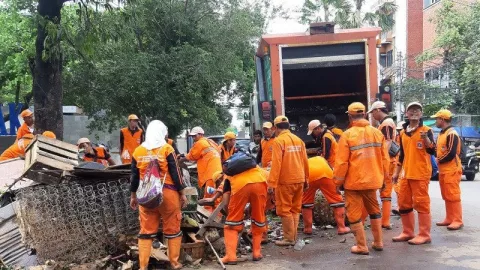 Pemprov DKI Kerahkan 2.500 Petugas Kebersihan saat Libur Lebaran - GenPI.co