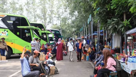 Dampak Mudik Lebaran 2022, Penumpang di Terminal Poris Membeludak - GenPI.co