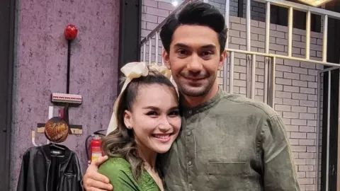 Mesra dengan Reza Rahadian, Ayu Ting Ting: Love Aa Pokoknya - GenPI.co